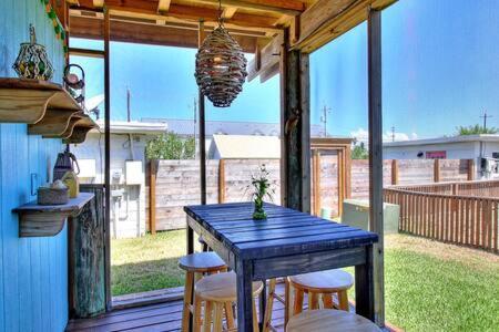 Spanish Village Cottage W Private Cabana Порт Арансас Екстериор снимка