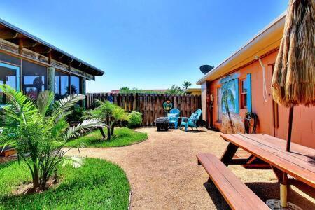 Spanish Village Cottage W Private Cabana Порт Арансас Екстериор снимка